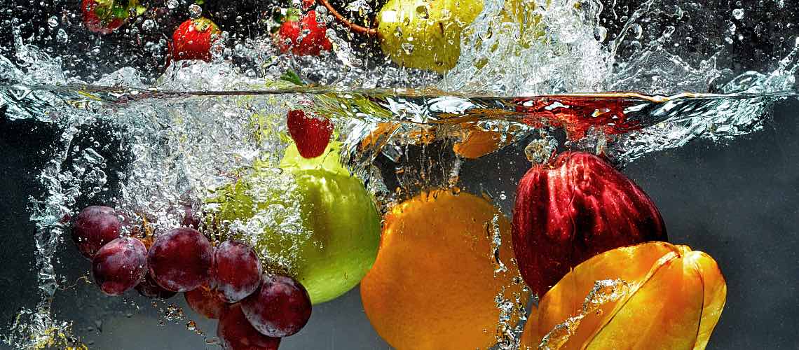 Fruit plunged in clean water.