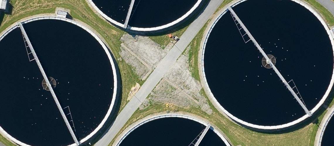 An overhead view of a wastewater treatment plant.