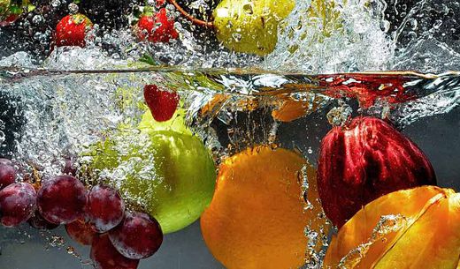 Fruit plunged in clean water.