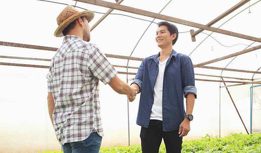 A water lab manager meets with a prospective customer.