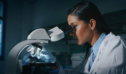 Water lab scientist analyzing sample with AI.