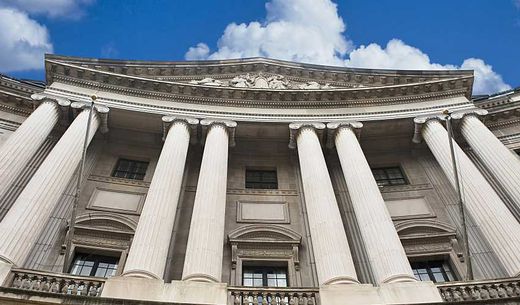 Front view of the EPA headquarters building, where quality control regulations are penned